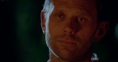 Mark Pellegrino in una scena di Per cosa sono morti dalla sesta stagione di Lost