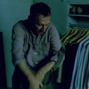Michael Emerson in una scena di Per cosa sono morti, dalla sesta stagione di Lost