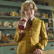 Un'immagine di Eros Vlahos dal film Tata Matilda e il grande botto