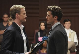 Bryan (Neil Patrick Harris) faccia a faccia con Will (Matthew Morrison) nell'episodio Dream On di Glee