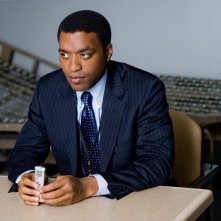 Peabody (Chiwetel Ejiofor) in una scena del film Salt