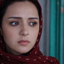 Un intenso primo piano di Taraneh Alidoosti dal film About Elly