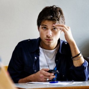 Emanuele Bosi in una sequenza del film Una canzone per te