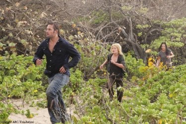 Evangeline Lilly, Emilie de Ravin e Josh Holloway in una scena del doppio finale di Lost