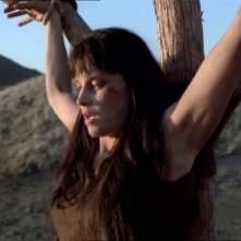 Lucy Lawless in Xena e Giulio Cesare, episodio del serial Xena