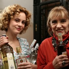 Marina Rocco e Piera Degli Esposti nell'episodio Tra te e il mare di Tutti pazzi per amore 2