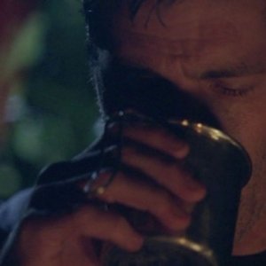 Matthew Fox in una scena di Per cosa sono morti dalla sesta stagione di Lost