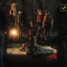 Antonio Orfanò (disteso sul tricolore) con Franco Nero e Antonio Marsina in Garibaldi The General regia di Luigi Magni