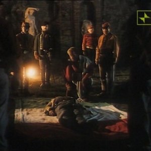 Antonio Orfanò (disteso sul tricolore) con Franco Nero e Antonio Marsina in Garibaldi The General regia di Luigi Magni