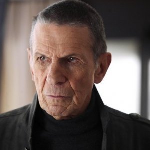 Leonard Nimoy nei panni di William Bell nell'episodio Over There: Part 2 di Fringe