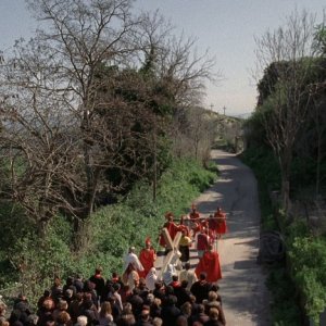 Una processione religiosa ripresa nel film Le quattro volte