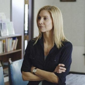 V: Elizabeth Mitchell nell'episodio Hearts and Minds
