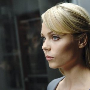 V: Laura Vandervoort nell'episodio Fruition