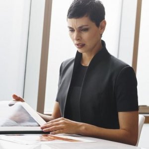 V: Morena Baccarin nell'episodio Fruition