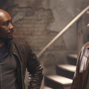 V: Morris Chestnut e Joel Gretsch nell'episodio Hearts and Minds