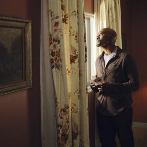 V: Morris Chestnut nell'episodio Fruition