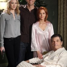 Zachary Levi, Yvonne Strahovski, Swoosie Kurtz e Fred Willard in una foto per l'episodio Chuck Versus the Role Models
