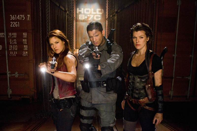 Ali Larter (Claire Redfield), Wentworth Miller (Chris Redfield) e Milla Jovovich (Alice) in una scena del film Resident Evil: Afterlife