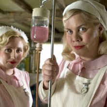 Katy Brand e Sinead Matthews in una scena del film Tata Matilda e il grande botto