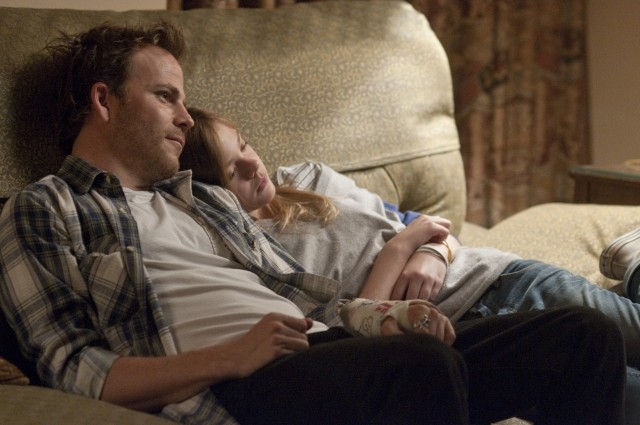 Stephen Dorff con Elle Fanning in una scena di Somewhere