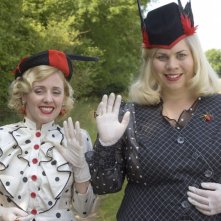 Un'immagine di Katy Brand e Sinead Matthews dal film Tata Matilda e il grande botto