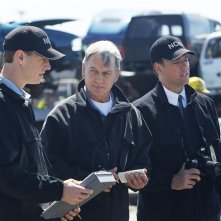McGee (Sean Murray), Gibbs (Mark Harmon) e Tony (Michael Weatherly) in: Borderland di N.C.I.S.