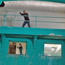 Una sequenza d'azione con LL Cool J e Daniela Ruah nell'episodio Callen, G di NCIS: Los Angeles