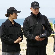 Ziva (Cote de Pablo) e Jethro Gibbs (Mark Harmon) in una sequenza dell'episodio Patriot Down di N.C.I.S.