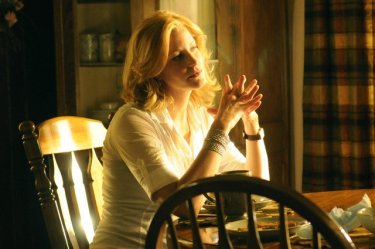 Breaking Bad: Anna Gunn in una scena dell'episodio Green Light