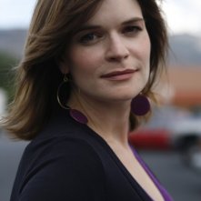 Breaking Bad: Betsy Brandt in una scena della stagione 2