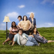 Huge: il cast della serie in una foto promozionale