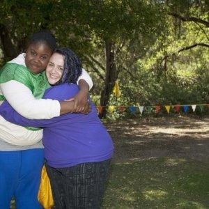 Huge: Nikki Blonsky e Raven Goodwin nell'episodio Hello I Must Be Going