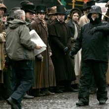 Il regista John Landis sul set del film Burke and Hare