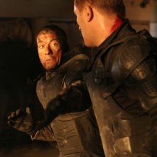Jean-Claude Van Damme e Dolph Lundgren in una scena del film Universal Soldier: Regeneration