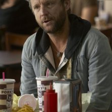 John Benjamin Hickey nel pilot della serie The Big C