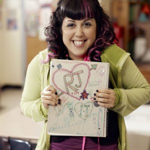 Kara Taitz in una immagine promozionale della serie The Hard Times of RJ Berger