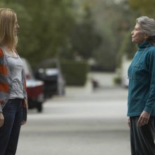 Laura Linney e Phyllis Somerville nel pilot della serie The Big C