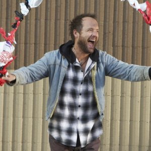 The Big C: John Benjamin Hickey in una scena del pilot della serie