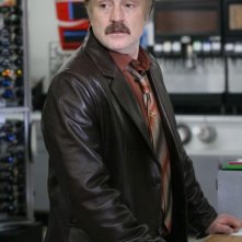 The Good Guys: Bradley Whitford in una scena del pilot della serie