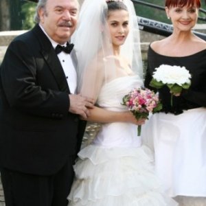 Tresy Taddei è la moglie di Ciccio Martini in Un medico in famiglia. Accanto a lei Lino Banfi e Milena Vukotic