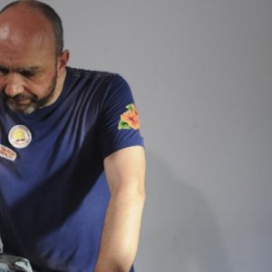 Enzo Giraldo in una scena del film Backward