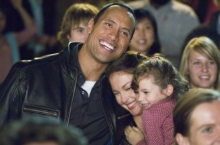Ashley Judd e Dawyne Johnson in un'immagine del film The Tooth Fairy