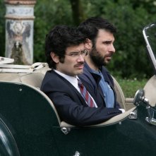 Edoardo Leo e Marco Bonini in una scena del film 18 anni dopo