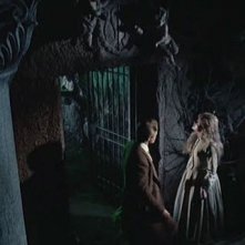 Giacomo Rossi-Stuart e Erika Blanc in una suggestiva scena del film Operazione paura