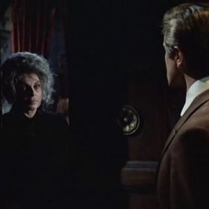 Giovanna Galletti con Giacomo Rossi-Stuart in una scena del film Operazione paura