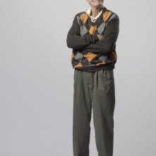 John Lawlor è nonno West in una foto promozionale della serie Scoundrels