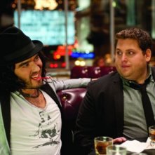 Russell Brand e Jonah Hill nella commedia Get Him to the Greek