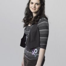 Vanessa Marano è Hope West in una immagine promozionale della serie Scoundrels