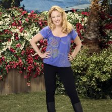 Virginia Madsen è Cheryl West in una immagine promozionale della serie Scoundrels