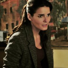 Angie Harmon in una scena della serie Rizzoli & Isles
